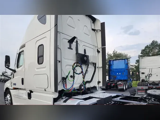 2020 FREIGHTLINER CA126