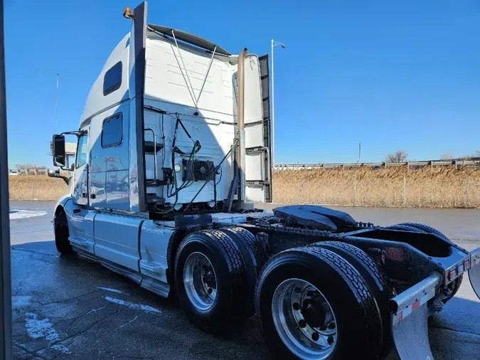 2023 VOLVO VNL64T860