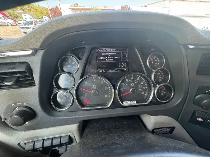 2022 Peterbilt 579