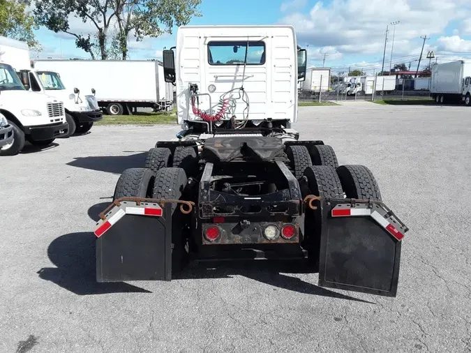 2019 VOLVO VNL64T-300