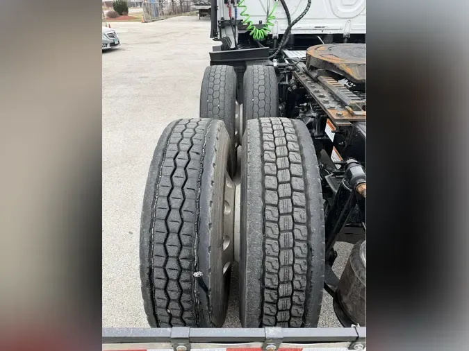 2022 FREIGHTLINER Cascadia 126