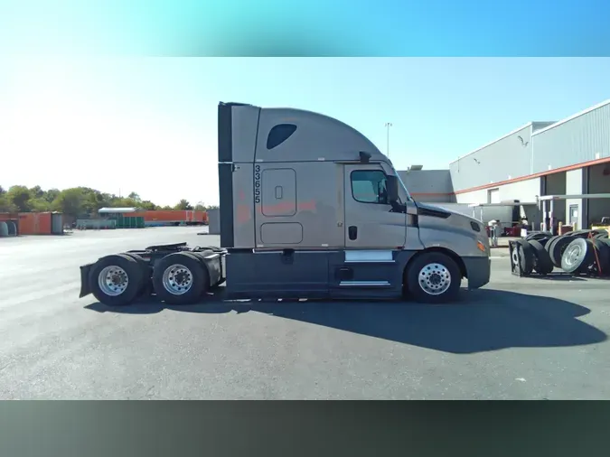 2025 Freightliner Cascadia 126