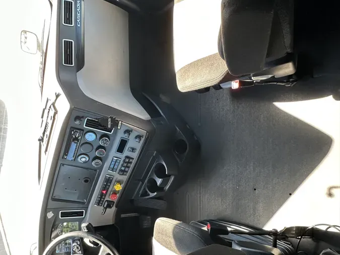 2020 FREIGHTLINER CASCADIA 126