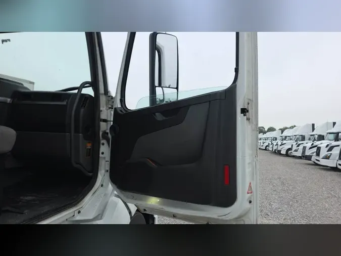 2019 Volvo VNL300