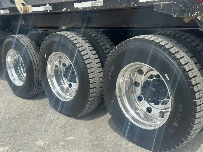 2017 MACK GU713