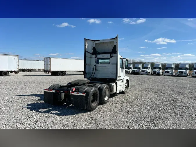 2018 Volvo VNL300