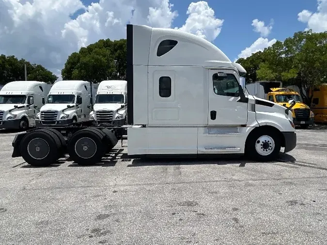 2020 Freightliner T12664ST