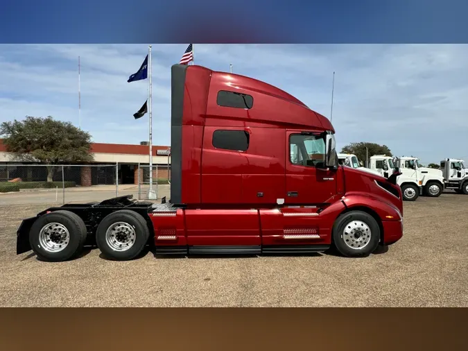 2025 VOLVO VNL64T760