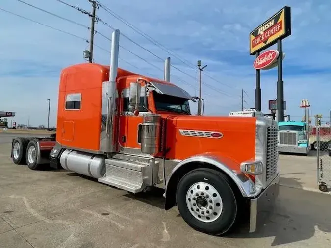 2021 Peterbilt 389