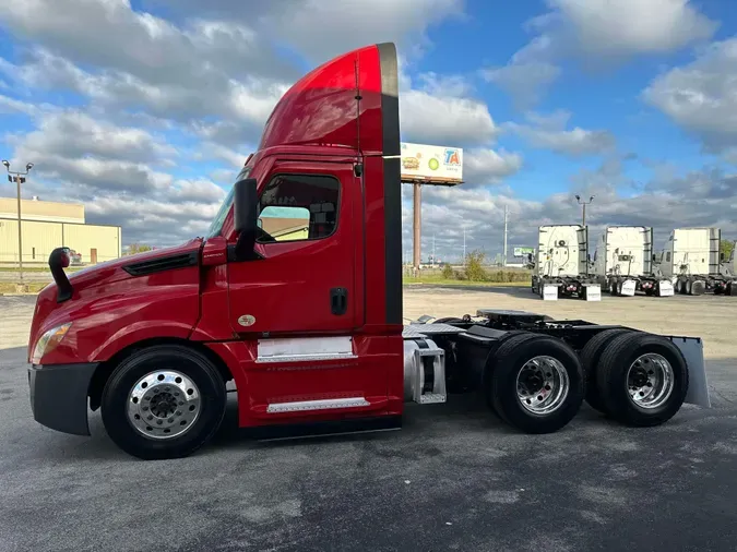 2021 FREIGHTLINER CASCADIA 126