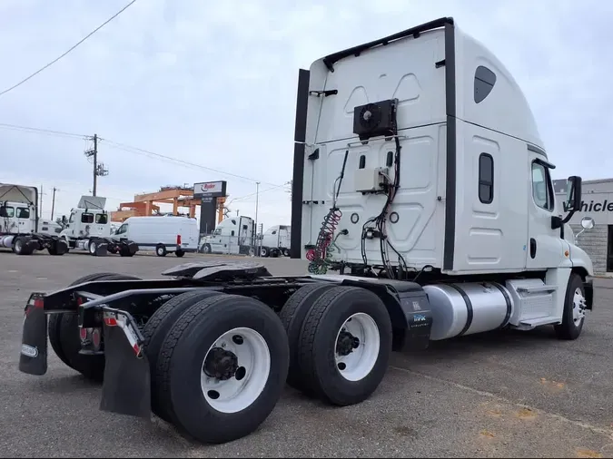 2020 FREIGHTLINER/MERCEDES CASCADIA 125