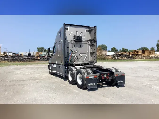 2021 Freightliner Cascadia 126