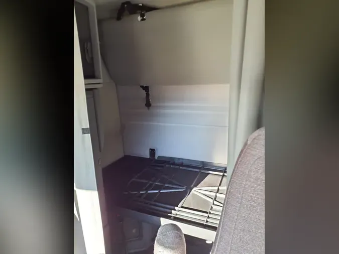 2019 VOLVO VNR64T-640