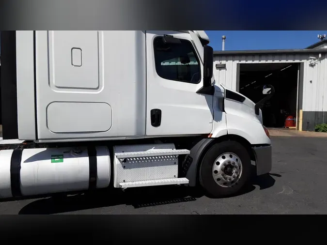 2021 Freightliner Cascadia 126aa5a70a158237d17e1c9eee57672cfa3