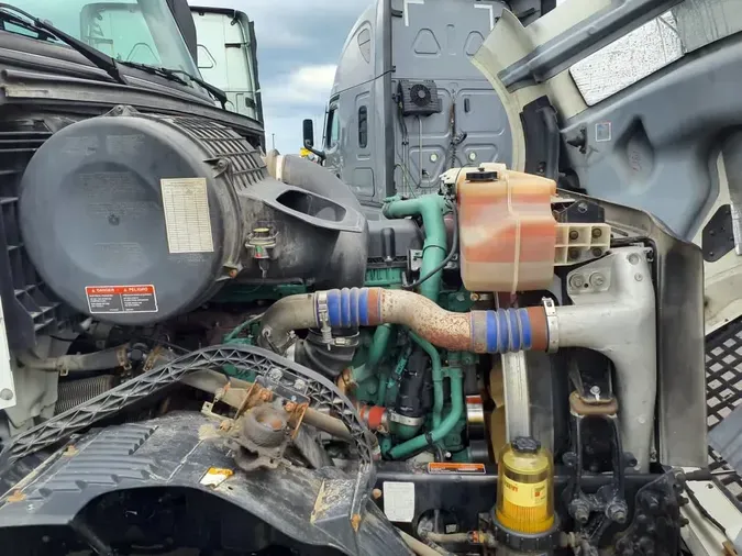 2016 VOLVO VNL42TRACTOR