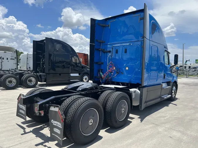 2019 Freightliner Cascadia 126