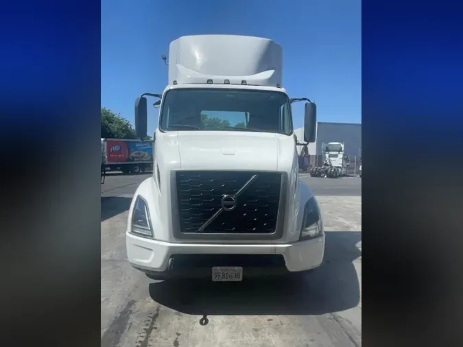 2018 VOLVO VNL64T-300