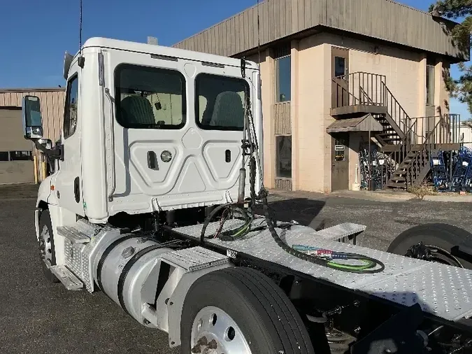 2018 Freightliner X12584ST