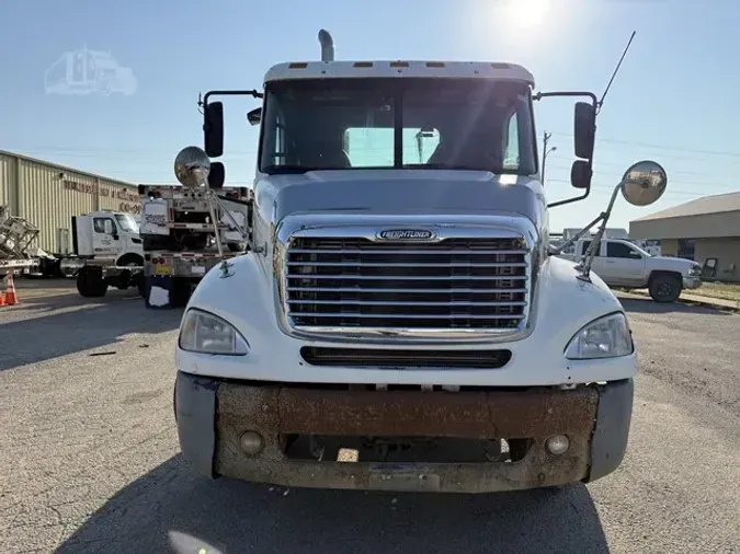 2004 FREIGHTLINER COLUMBIA 112