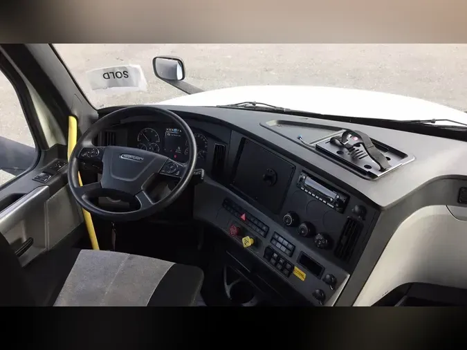 2022 Freightliner Cascadia 126