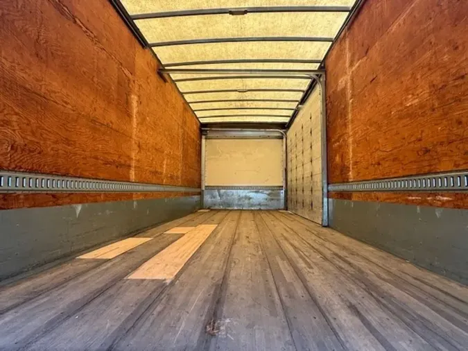 2018 FREIGHTLINER M2 106