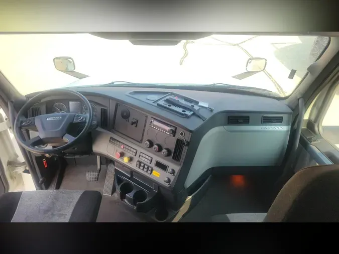 2021 Freightliner Cascadia 126