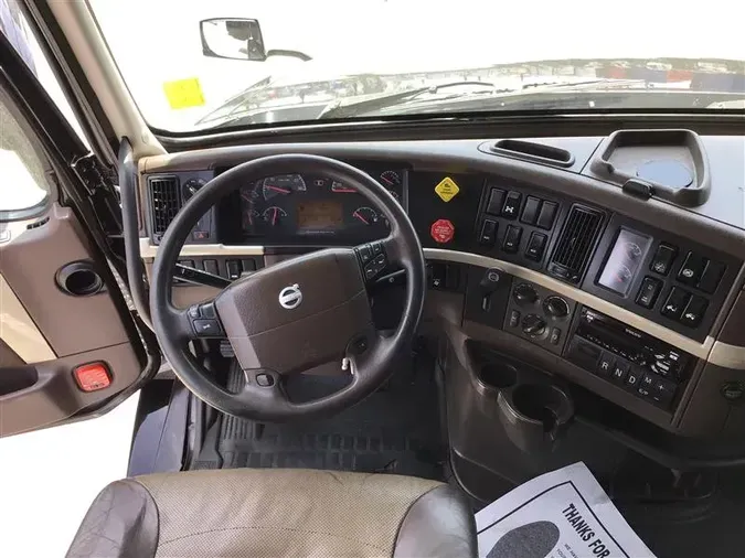 2018 VOLVO VNL780