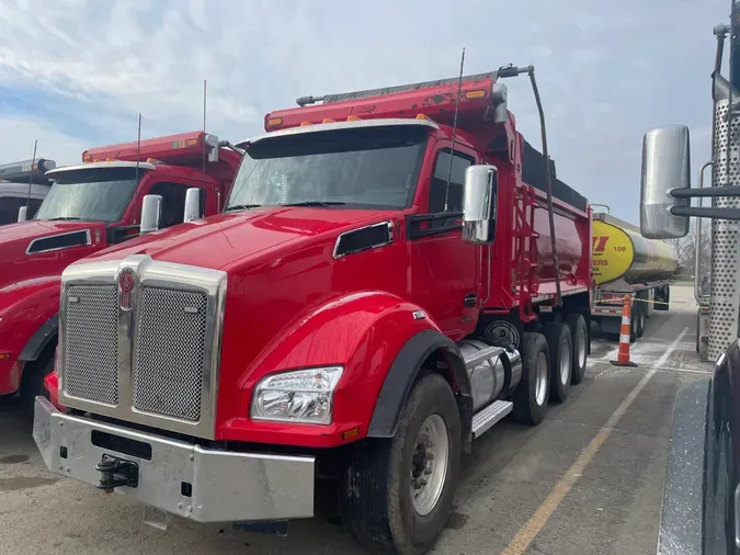 2023 Kenworth T880