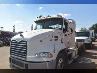 2013 MACK PINNACLE CXU613