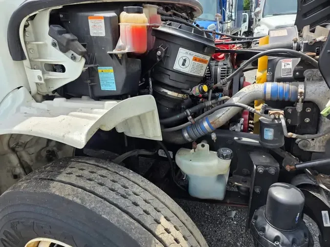 2017 FREIGHTLINER M2 106