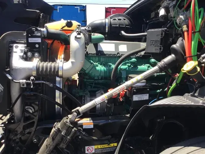 2021 VOLVO VNL640aa8439dca0b1c4e823e2397bb2a6c4f7