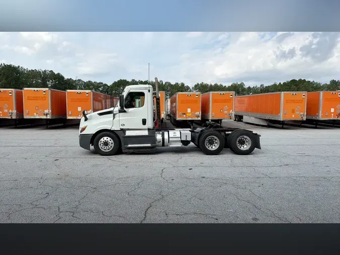 2021 Freightliner Cascadia 126
