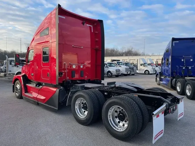 2025 Kenworth T680