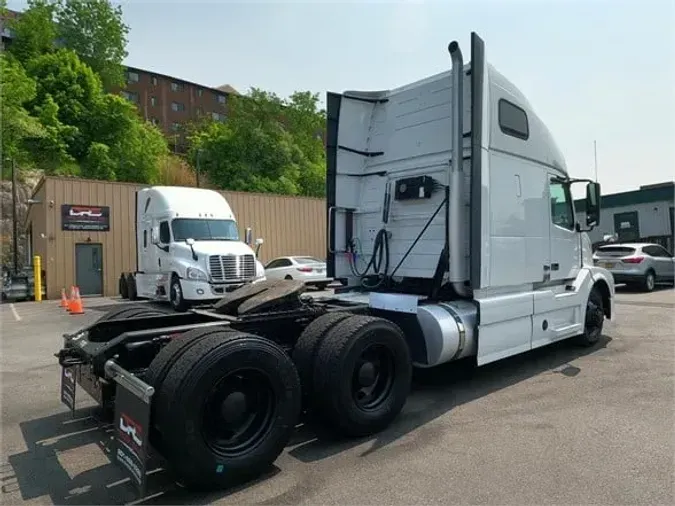 2016 VOLVO VNL64T670