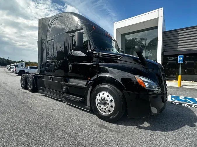 2021 Freightliner Cascadia 126aa8d31d852ba8e4b24441e7b0efee25e