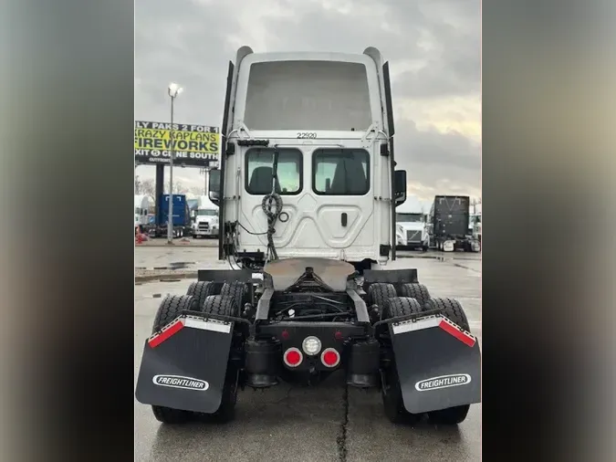 2022 FREIGHTLINER Cascadia 126