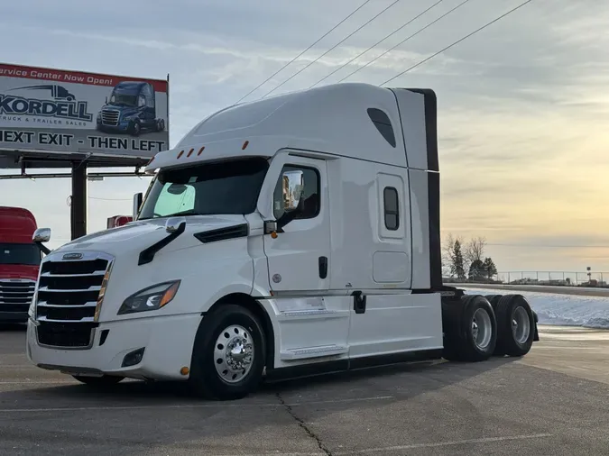 2023 FREIGHTLINER Cascadia 126aa91cd3f22e0497b09b6a89c830a0181