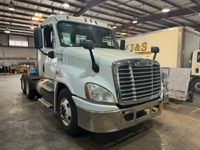 2017 FREIGHTLINER/MERCEDES CASCADIA 125aa92aef80182e303ff09f3368f98fcc1