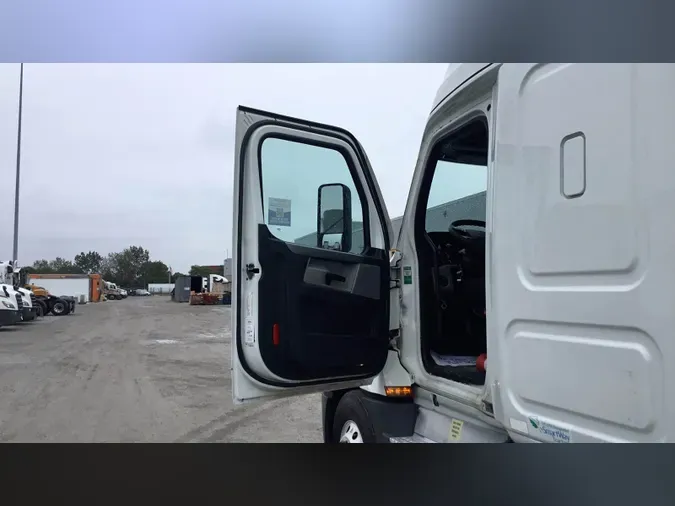 2021 Freightliner Cascadia 126aa941c58a2c8e1ccddc5f95325c98c15