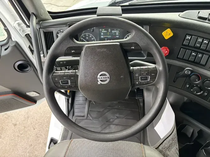 2019 VOLVO VNL64T760