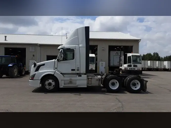 2017 Volvo VNL300