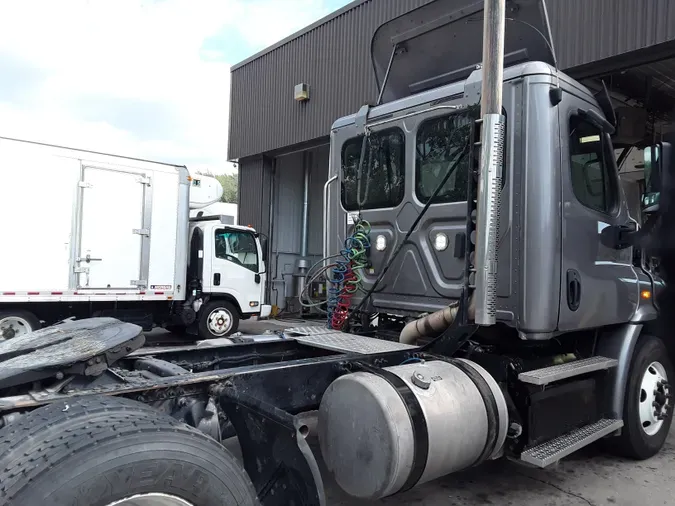 2018 FREIGHTLINER/MERCEDES CASCADIA 113