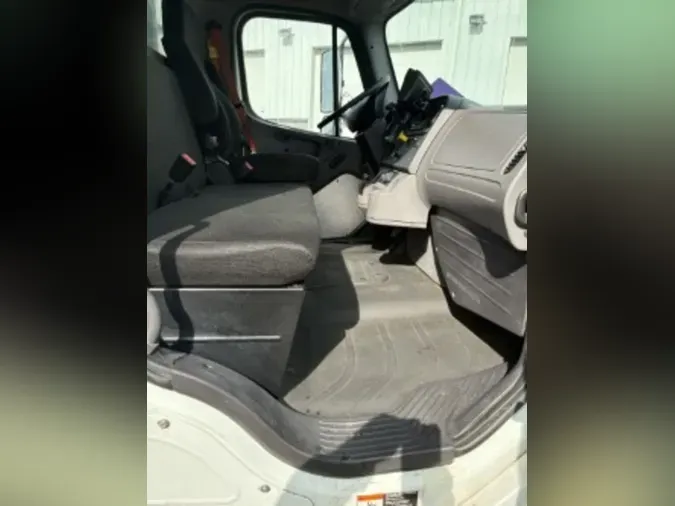 2017 FREIGHTLINER/MERCEDES M2 106