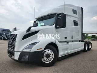 2022 VOLVO VNL64T760