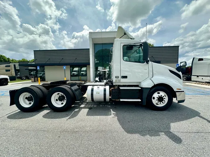 2019 Volvo VNL64T300