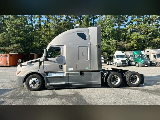 2025 Freightliner Cascadia 126aaa28911b9907c8269e61b352ef37d56