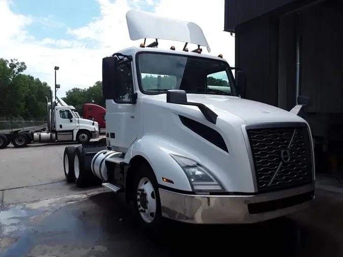 2019 VOLVO VNL64T-300