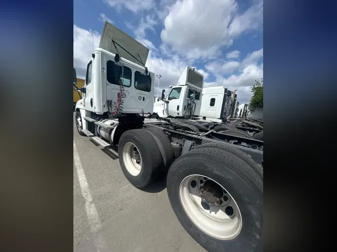 2018 FREIGHTLINER/MERCEDES CASCADIA 125