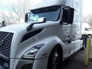 2019 VOLVO VNL64T-760