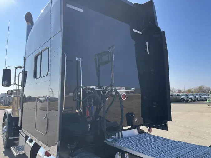 2022 Peterbilt 389aab095aaf4080625b9beeef75361e9f3